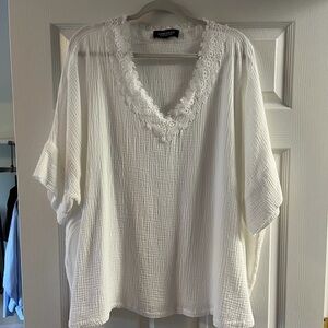 Jones New York White V-Neck Lace Trim Tunic Top